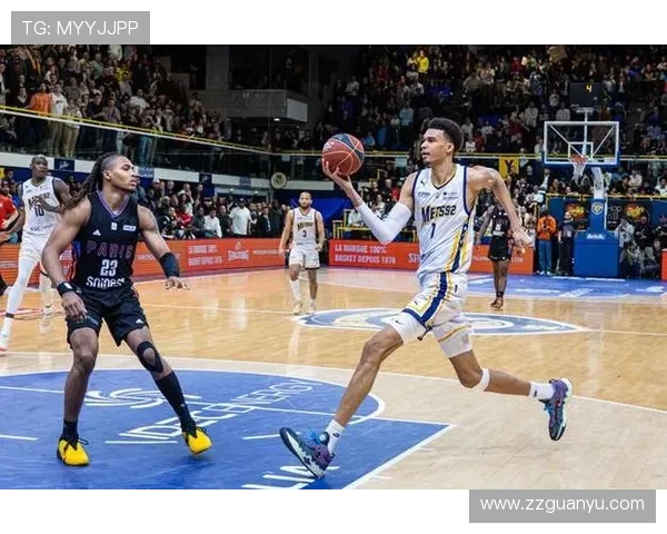 文班亚马上半场高效输出7投3中罚球全中揽9分6板1帽统治内线